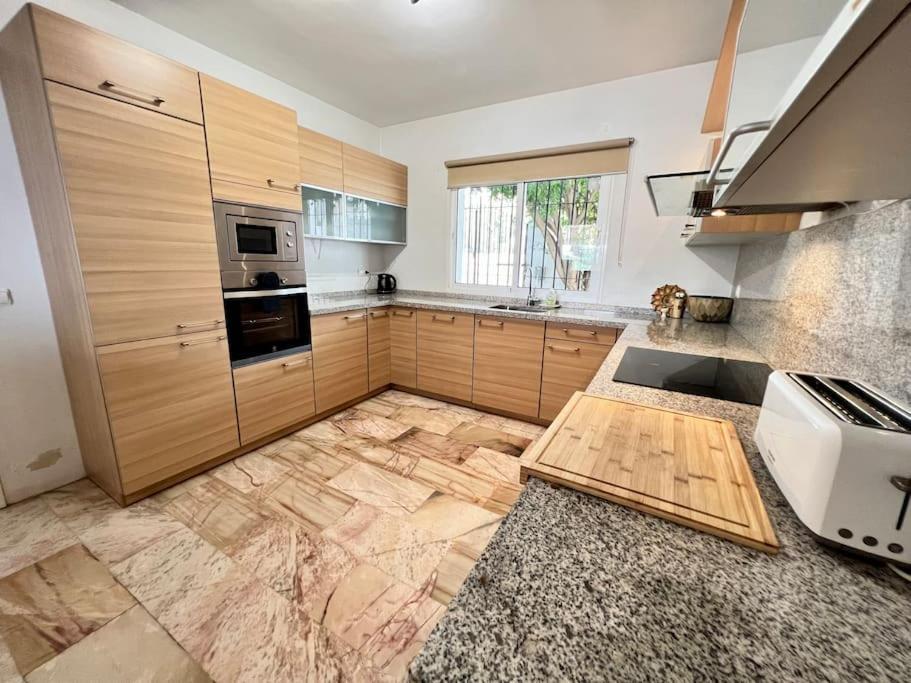 מיחאס Villa Scenic With Private Pool - Sleeps 8 מראה חיצוני תמונה